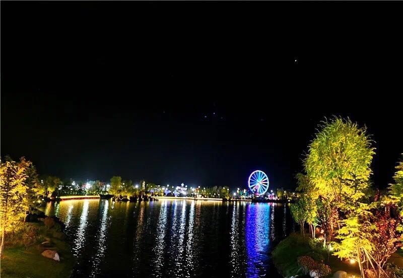 夜色中的香巴拉公园更加惊艳 你是否见过！