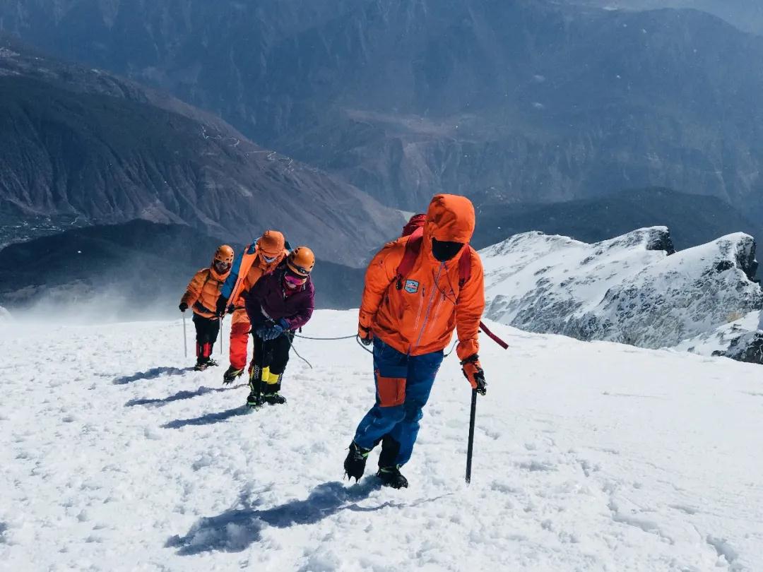 哈巴雪山登山