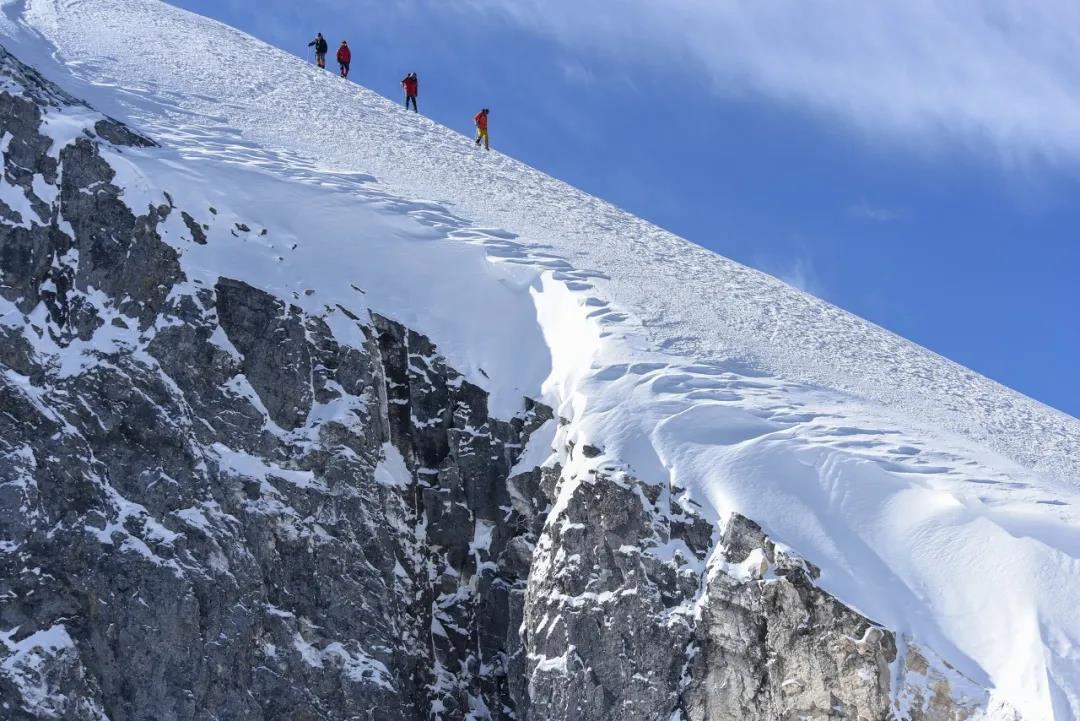 香格里拉雪山特色徒步路线