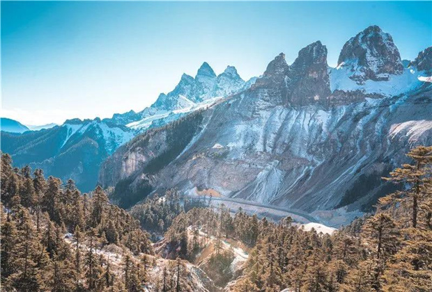 香格里拉旅游定制：不赴北国亦有雪乡 世界的香格里拉约你赴一场2022年的冰雪之约