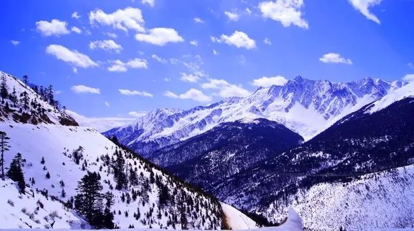 高原雪山