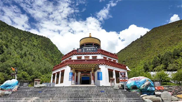 云南旅游,云南旅行社,云南团建公司,云南策划公司,云南会议会展,香格里拉旅游,香格里拉旅行社,香格里拉团建公司,香格里拉策划公司,香格里拉会议会展：来迪庆，拥抱20℃的夏天​