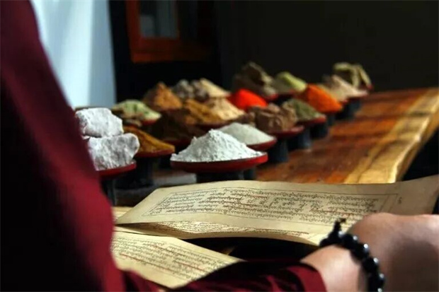 云南旅游,云南旅行社,云南团建公司,云南策划公司,云南会议会展,云南策划执行,香格里拉旅游,香格里拉旅行社,香格里拉团建公司,香格里拉策划公司,香格里拉会议会展：泥土与草木的新生：非遗里世界的“香格里拉”密码