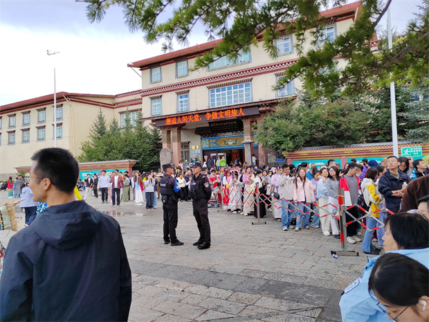 香格里拉旅游：暑期游持续升温 迪庆丰富业态升级服务“宠客”有道